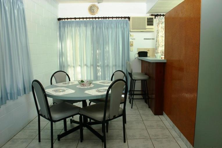 Sky View Units Bowen Aparthotel Bilik gambar
